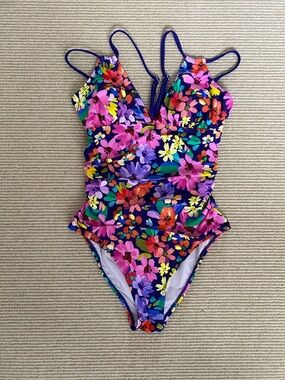 NWT Cupshe Floral Swimsuit Colorful One-Piece Women’s medium